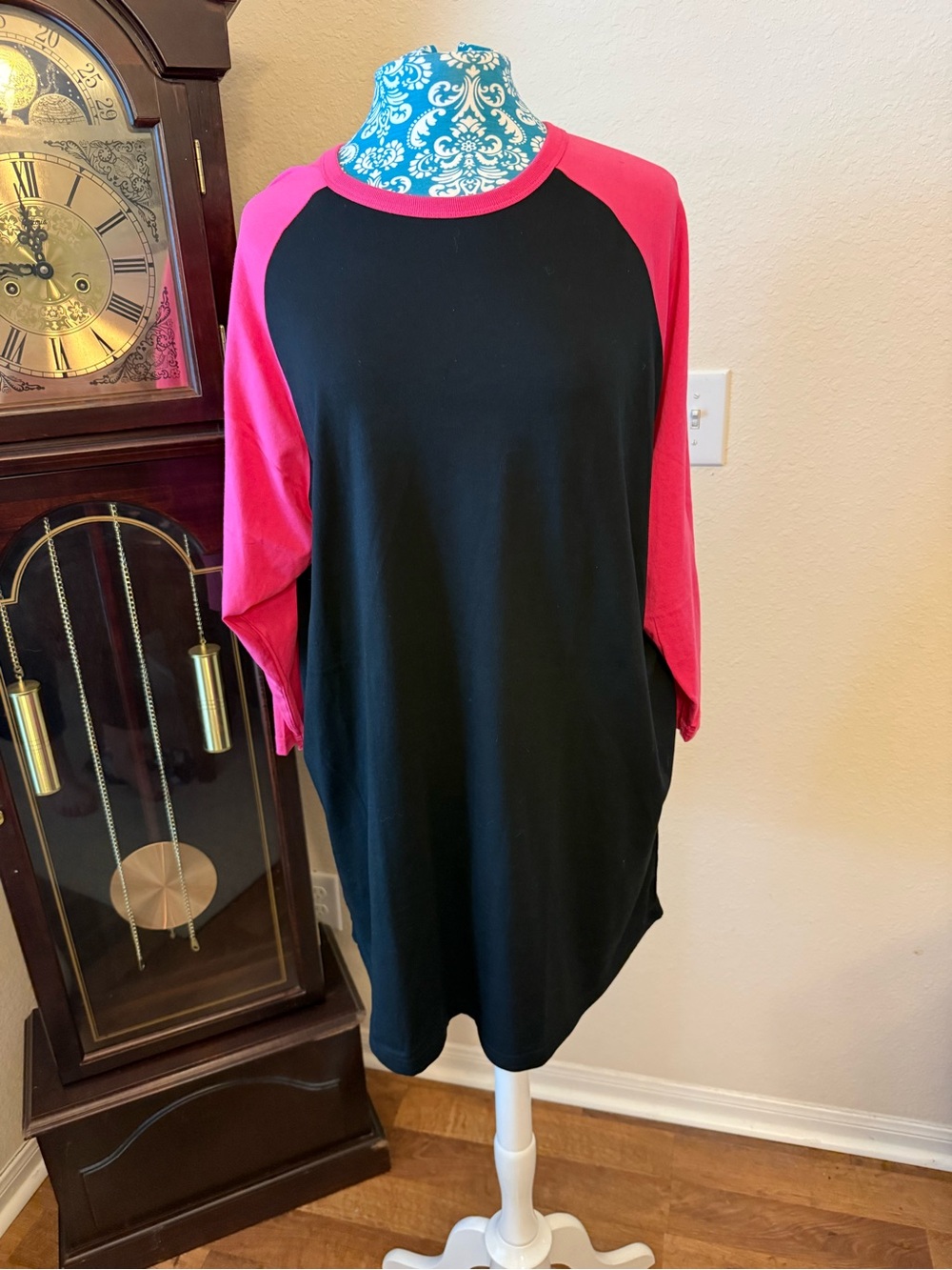 Women’s Black & Hot Pink Raglan Sleeve Top